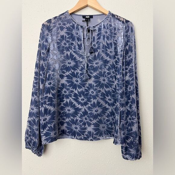 Poppy's blue floral blouse on The Bold and the Beautiful - Picture 4 of 13